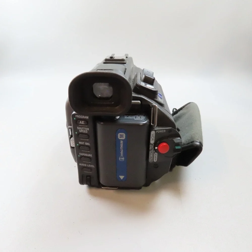 Sony DSR-PDX10 DVCAM Handheld Camcorder 3CCD 12x Optical Zoom High Definition